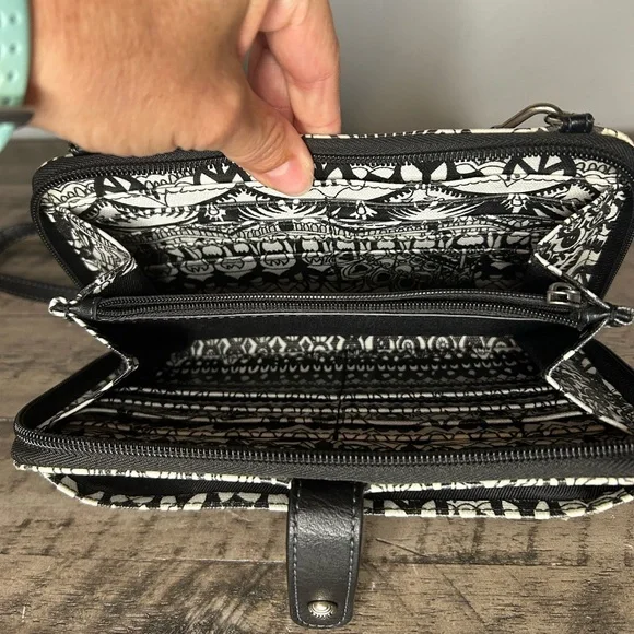 Sakroots Cross Body Purse/Wallet with Removable Strap - Picture 3 of 4